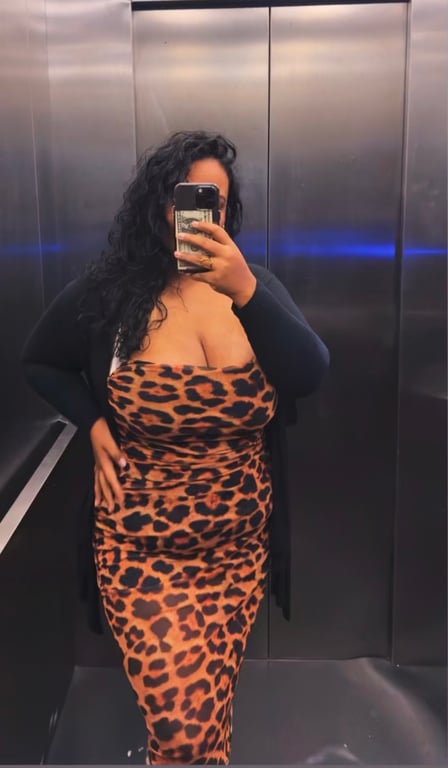 Karol Miller especialista em proporcionar o momento raro do prazer Massagem