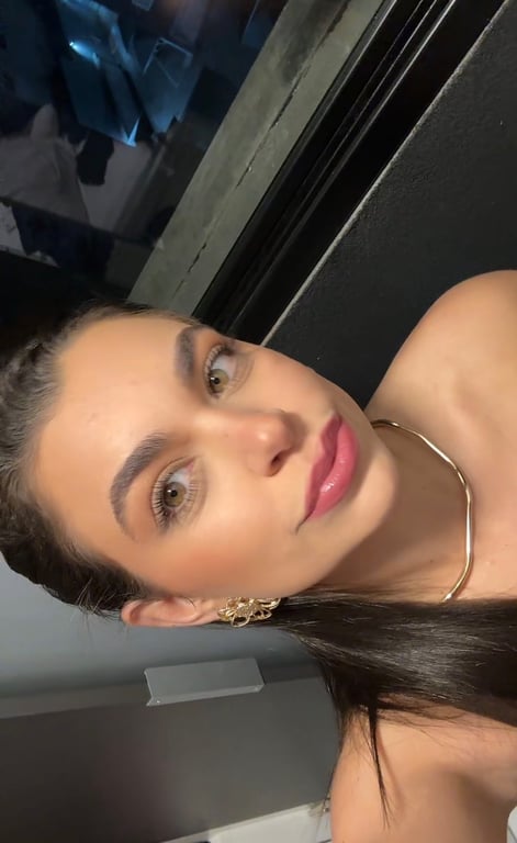 Larissa Machado Terapeuta Tântrica e Nuru Massagem