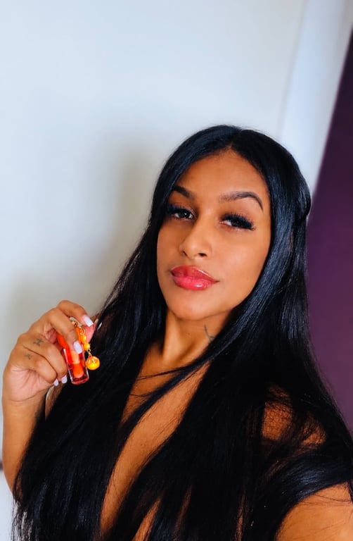 Mari ~ atendimento no meu flat , venha se permitir uma conexão unica Massagem sensual em