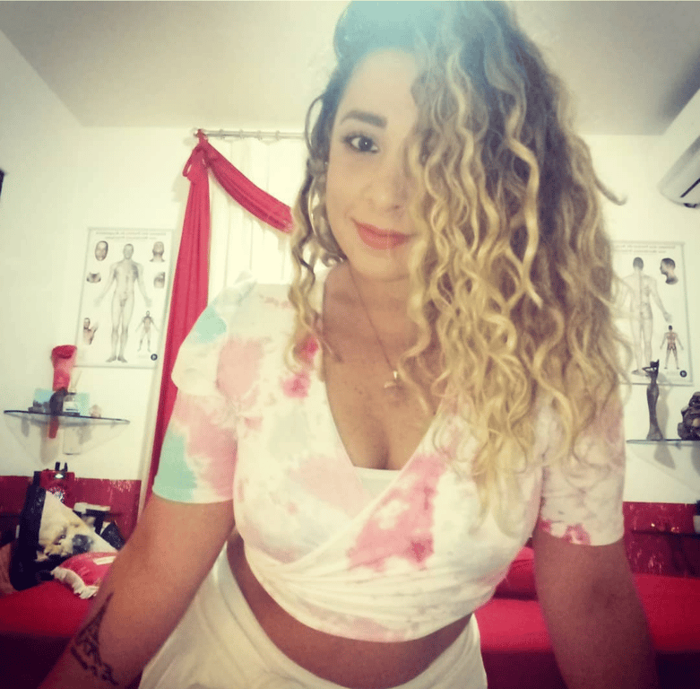 Carine Centenaro Terapeuta Corporal Massagem nuru em