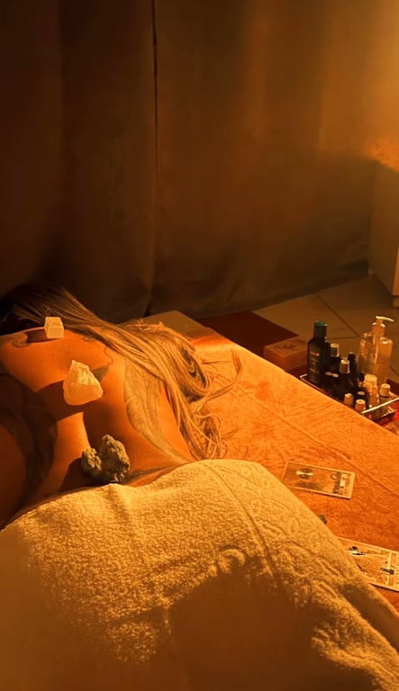 Corpo a corpo. Toque íntimo. Sem pressa. Aqui o prazer tem propósito Massagem