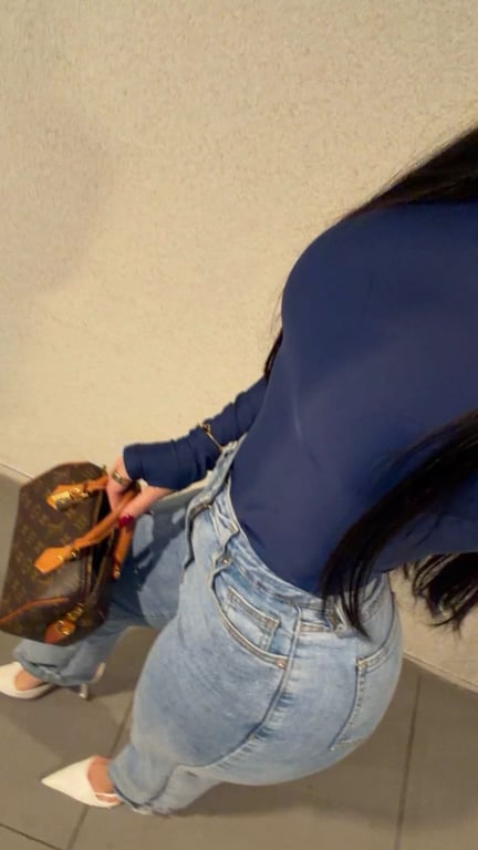 Angelina massagista especializada em massagem tântrica e Nuru