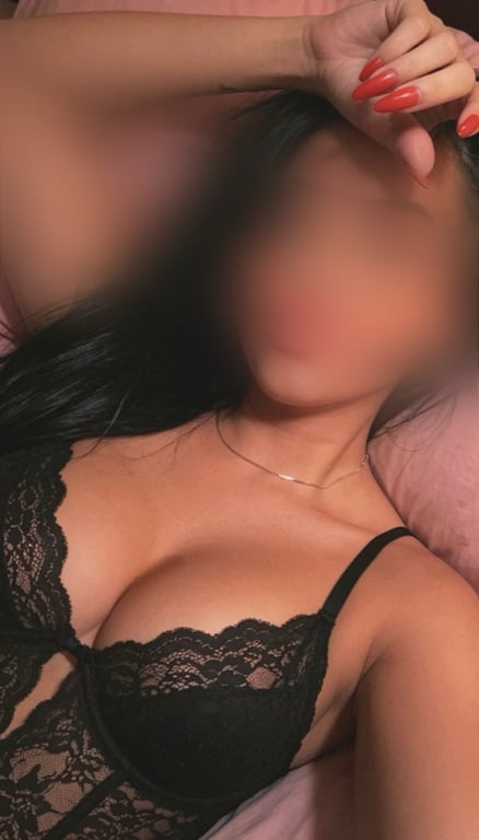 JADE DISPONÍVEL a melhor massagem da região você encontra aqui rs ..