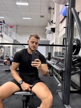 Tales Maggio - sensual / nuru / tântrica / vivência/ shibari 