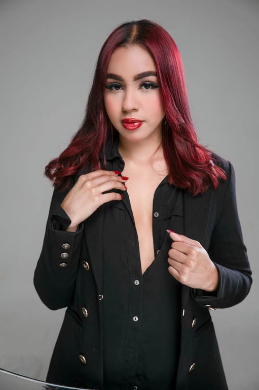 LARISSA TERAPEUTA ....Delicadeza, presença e uma experiência unica