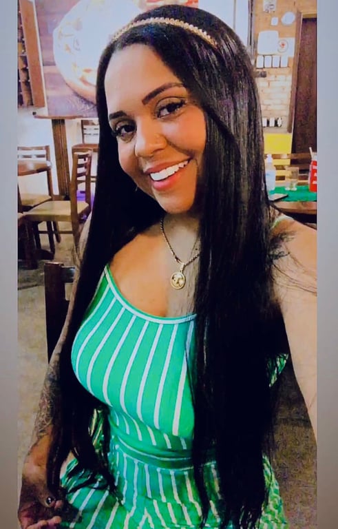 Laurinha nuru relaxante,vem tira o stresse