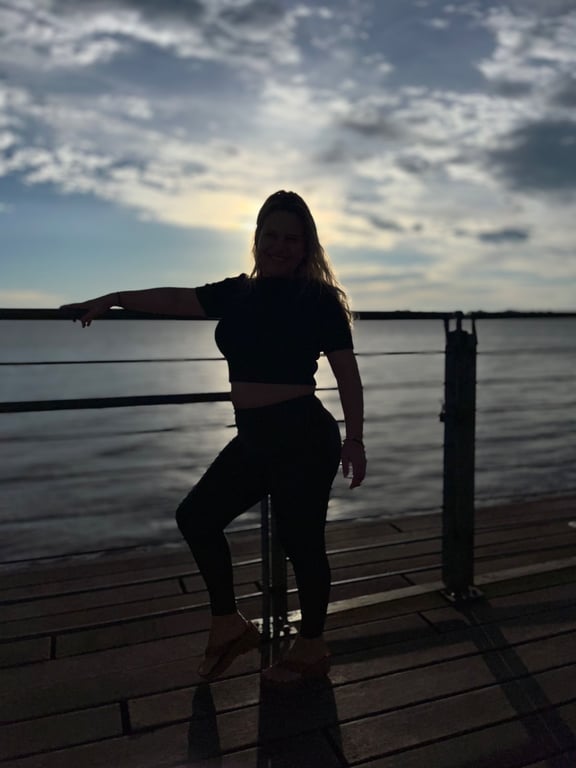 Julia Mattos. Uma gauchinha Expert em deixar você relaxado Massagista