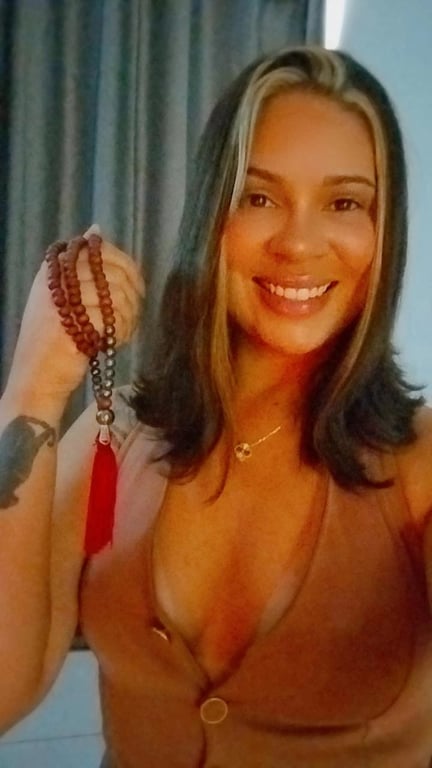 Ana Tantra Massoterapeuta Mãos que curam, corpo que acolhe. Massagem sensual em
