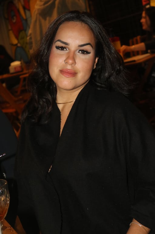 Lorena reis massoterapeuta especialista tantra e nuru