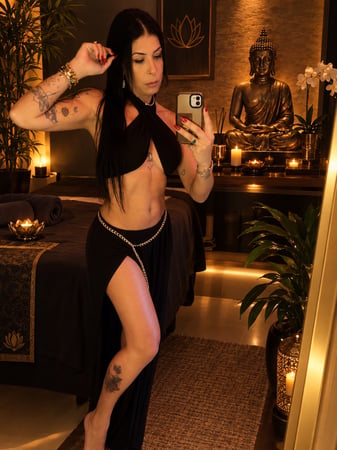 Massagista sensual em Rio de Janeiro - RJ - Chiara Venturi,charme, presença e discrição. Te aguardo  !