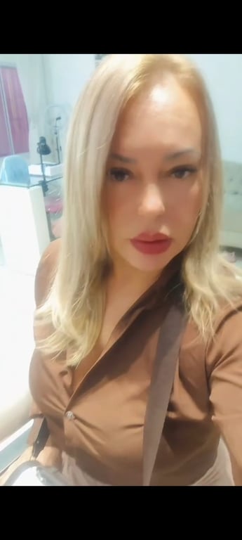 Loira massoterapeuta Graduado na Europa experiências na área Massagista em
