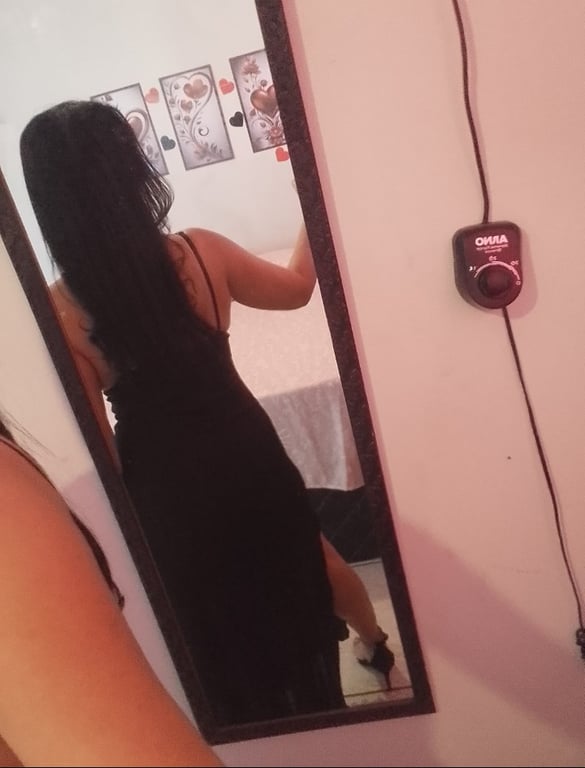 Gabriela venha me conhecer e desfrutar de momentos de prazer e alegria Massagem