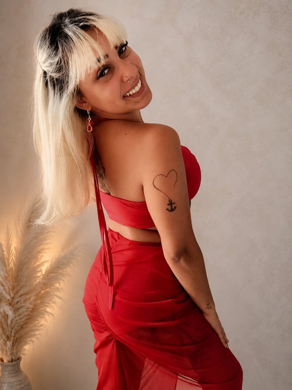 Agata Lira, massagem relaxante, tântrica, tailandesa, nuru Massagem