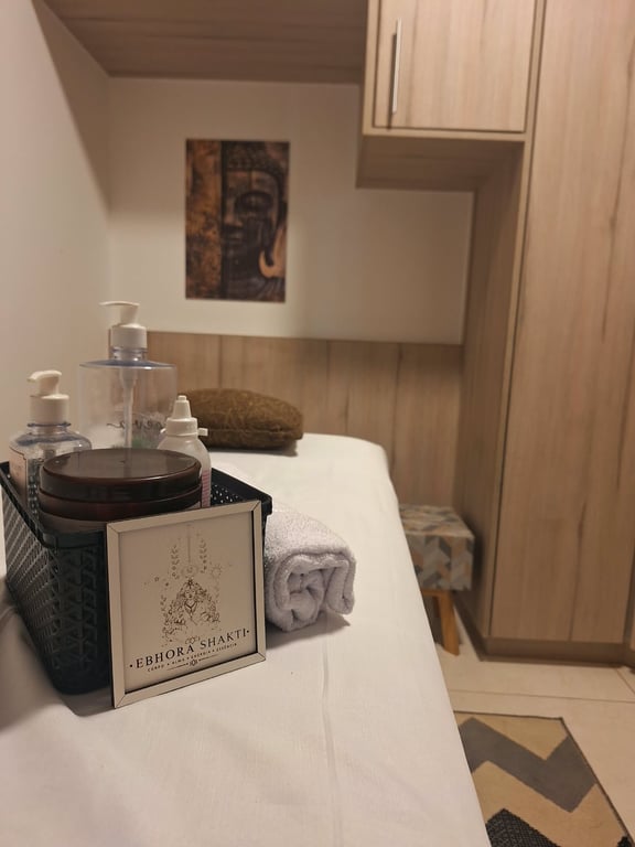 Ebhora Nova Essência fisioterapeuta, massoterapeuta e terapeuta Massagem
