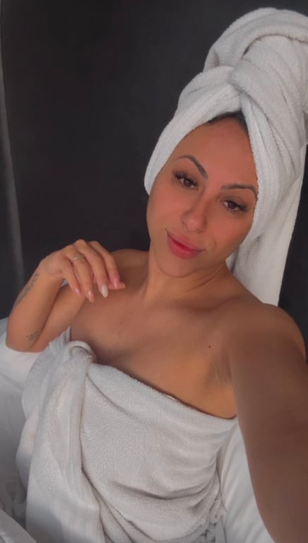 Kali um toque intuitivo e uma presença envolvente Massagem nuru