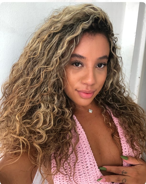 Nicole schults Especialista em massagens relaxantes, tântrica e Nuru. Massagem tântrica