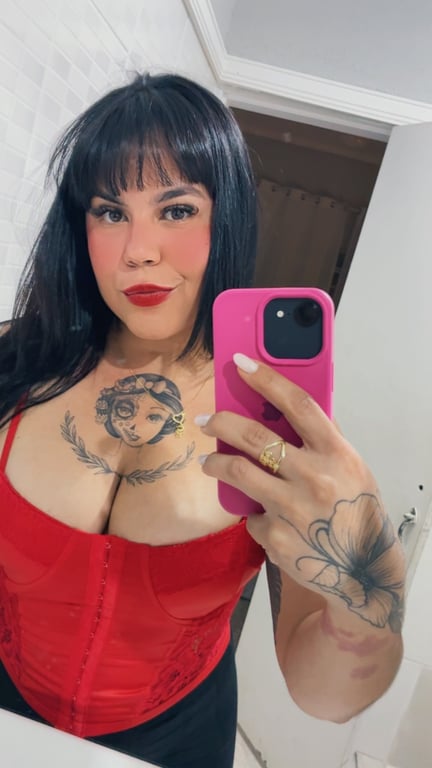 CAMILA Sou uma morena cheia de amor pra dar, carinhosa e atenciosa.