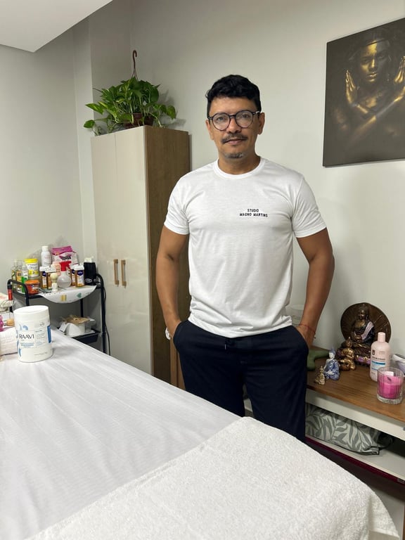 Magno Martins especialista em massagens e depilação Massagem sensual