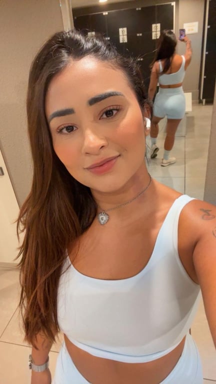 Helen Del Conti Especialista em massagens relaxantes