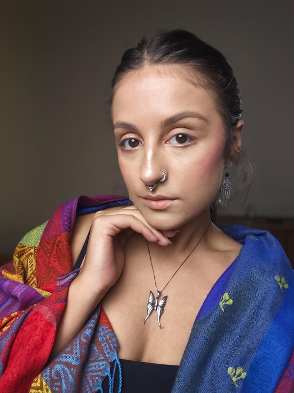 Beatriz Toque consciente. Presença real. Massagem tântrica