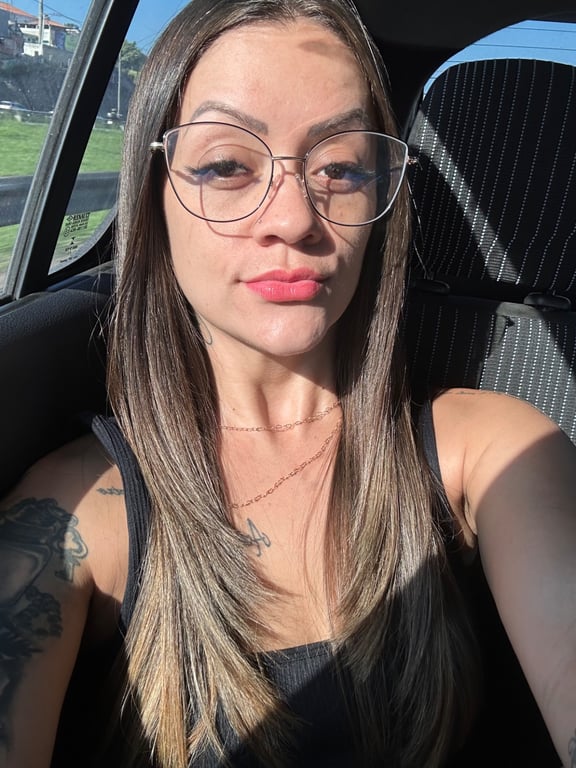 Uma verdadeira massagista de mão cheia, maravilhosa, venha relaxar. Massagem em