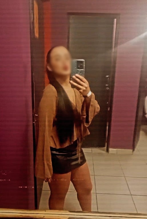 Lívia, acompanhante novinha mignon querendo te relaxar