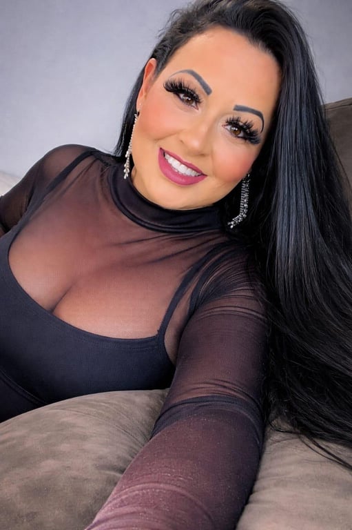 Mia Santos Carinhosa, Educada e Simpática 210
