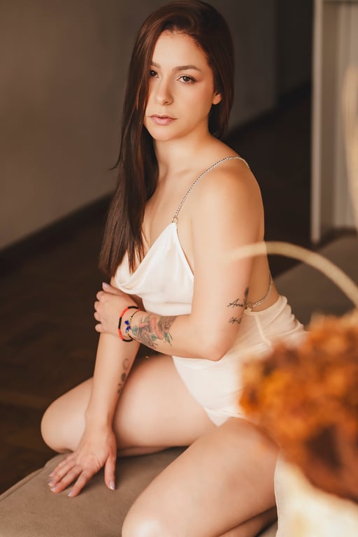 Nina Massagista Massagem Relaxante e Sensual a Quatro Mãos Massagista