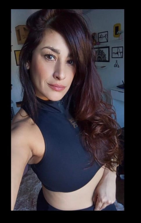 Rebecca técnica suave e cuidadosa com local próprio