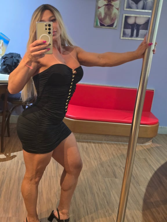 Barbara Tomazini especialista em massagens sensuais e relaxantes. Massagem