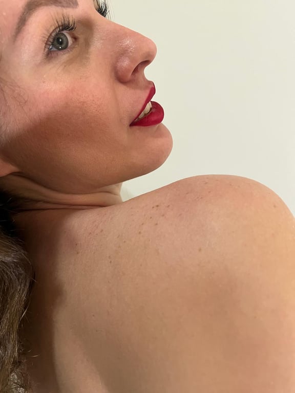 Kaya tantra com proximidade e conexão profunda leia e entenda Massagem