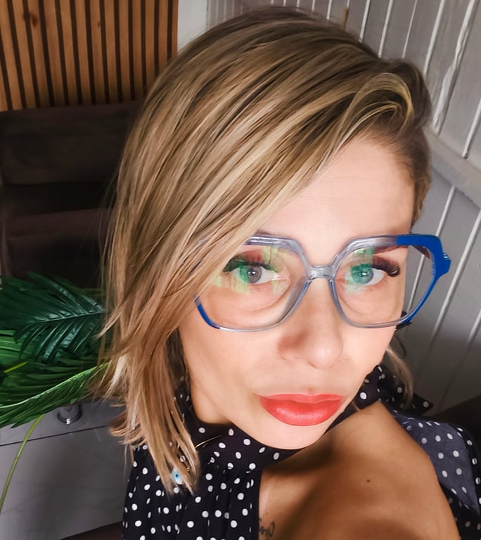 Geovana Massoterapeuta e Terapeuta ! CLIQUE E SAIBA Massagem