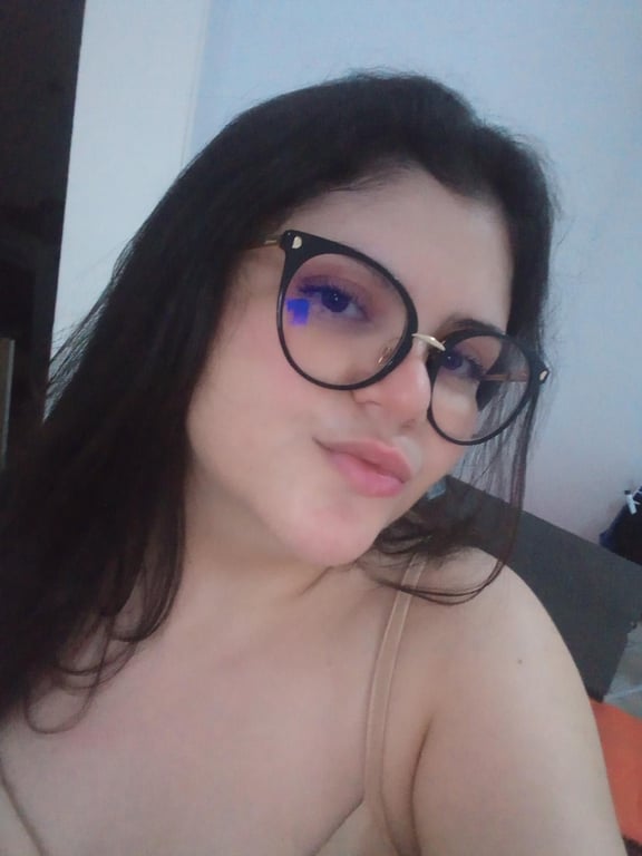 Branquinha linda das mãos de fada!vem sentir o toque das minhas mãos!