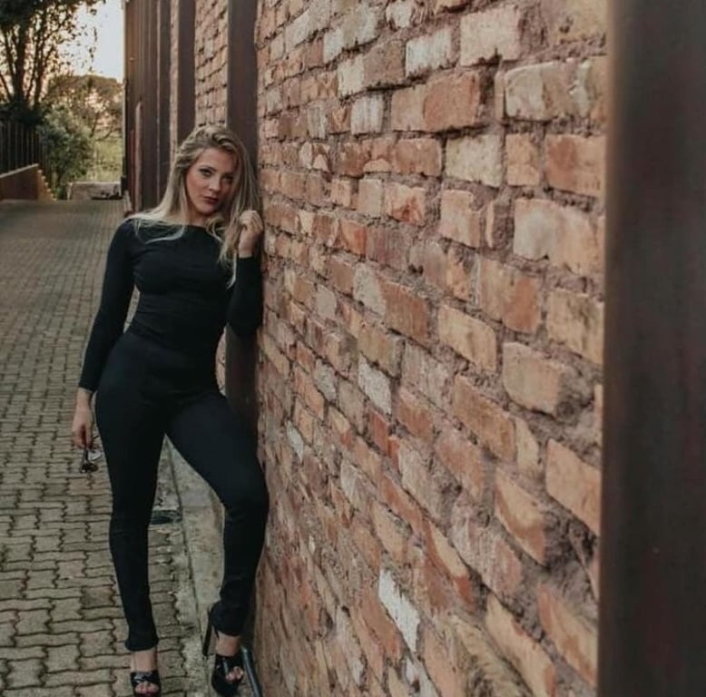 Juliana Saretta Últimos dias na cidade Massagem tântrica