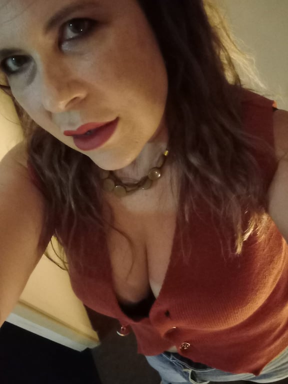 Melissa Madana Massagem tantrica/Nuru Em Massagem em