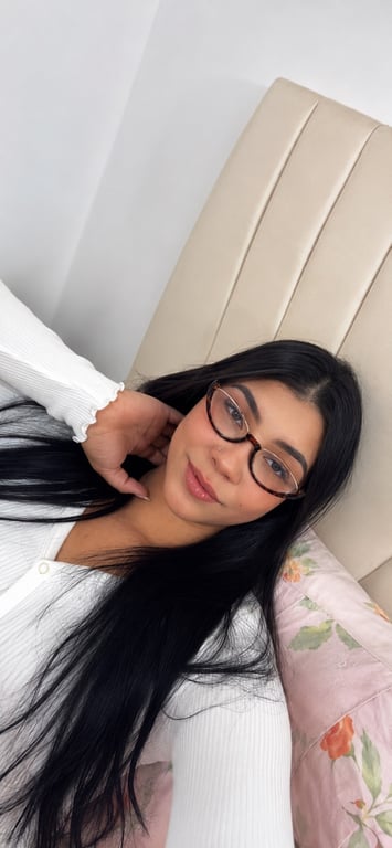 Caroline Alves Massoterapeuta e terapeuta Tântrica Massagem