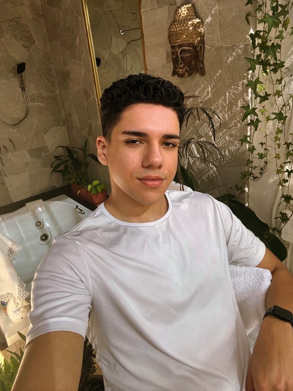 Lucas Massagista Relaxante e Tântrica Corporal