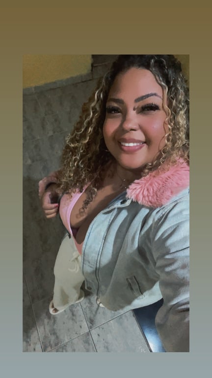 Bruna dias Uma massoterapeuta morena carioca e cacheada Massagem sensual