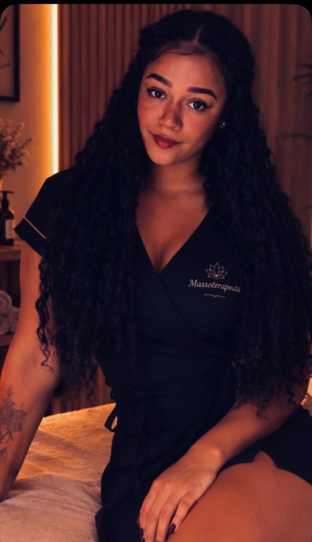 Terapeuta corporal Flávia | Conexão e Relaxamento Profundo Massagista em