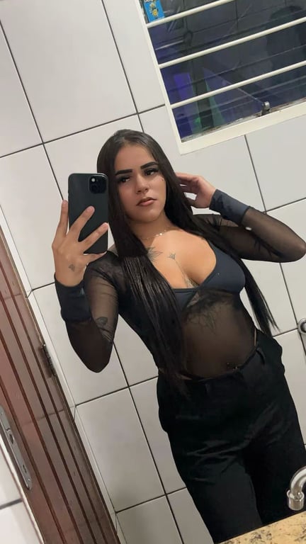 Bruna/ Atendendo no feriado