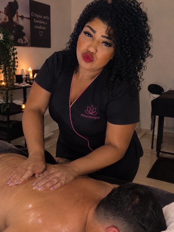 Thayna Massoterapeuta Especialista Massagem