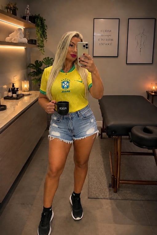 Camila massoterapeuta atendo sozinha Massagem
