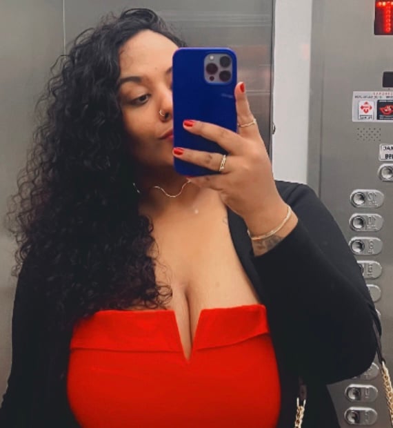Karol Miller especialista em proporcionar o momento raro do prazer Massagem