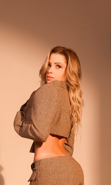 Maya Loira Sessões conduzidas com calma e foco !
