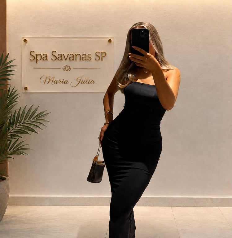 Milena massoterapeuta em um espaço aconchegante Massagem tântrica em
