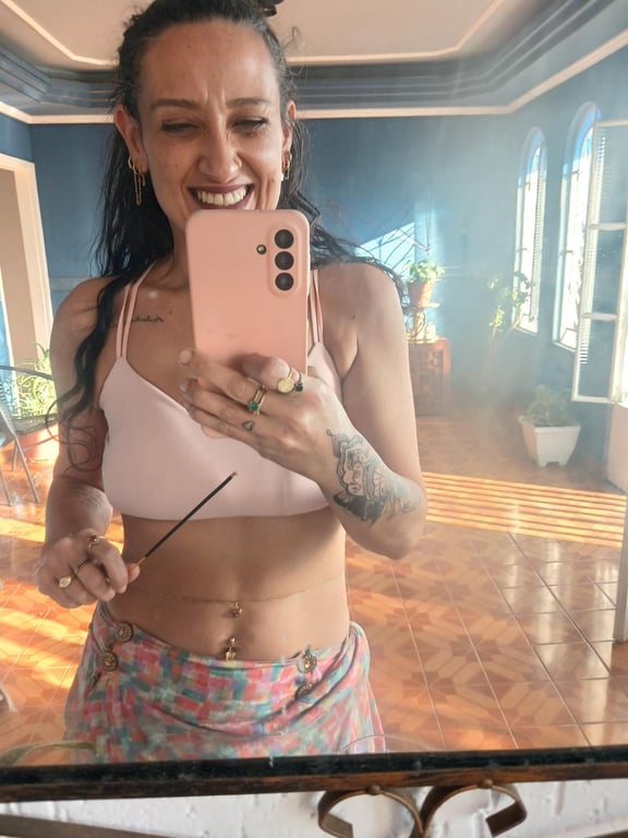 Jasmin, mãos de fada, entre o toque e o desejo, o tempo para! Massagem em