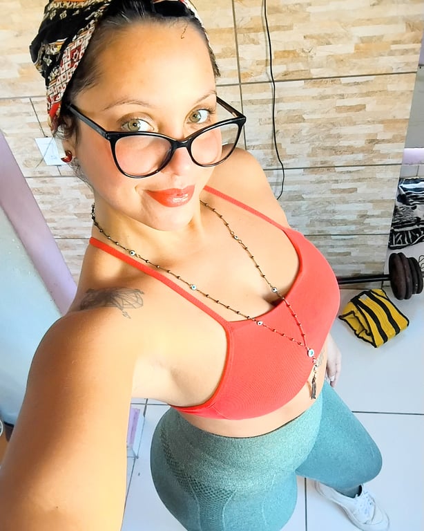 Lina Massoterapeuta Desperte seus sentidos e revitalize se Massagem
