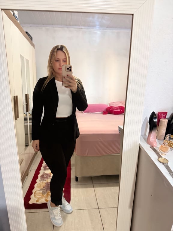 Ana diferentes técnicas de massagem Massagista em