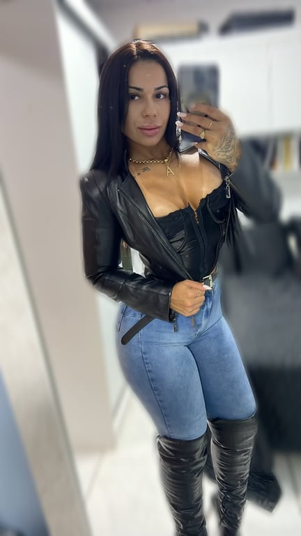 Thaina Atendimento acolhedor, atencioso Massagem