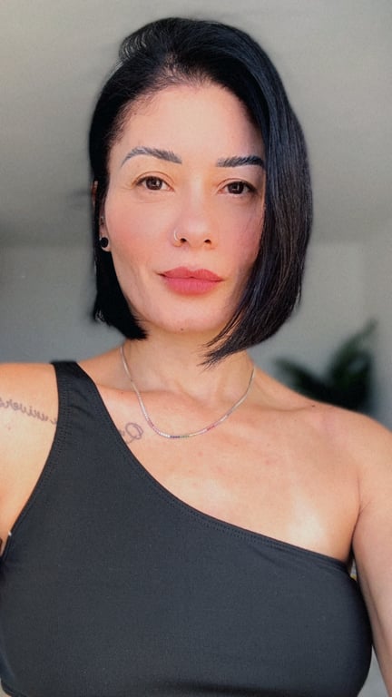 Akemi especialidade em massagem Nuru oriental , tantrica, desportiva